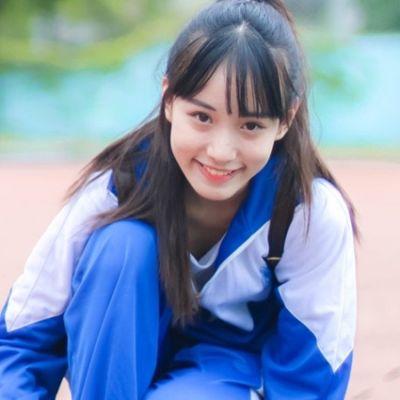 校服妹妹吃瓜事件视频,校园热传视频引发网友热议